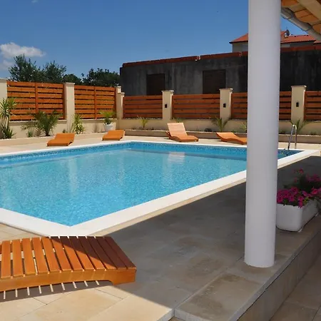 Apartment Apartmani Galeb Put Grande 25 *