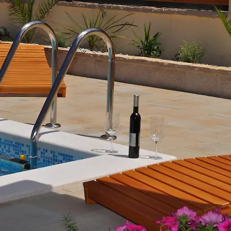 Apartmani Galeb Put Grande 25 *