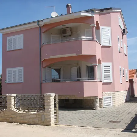 Apartment Apartmani Galeb Put Grande 25 *