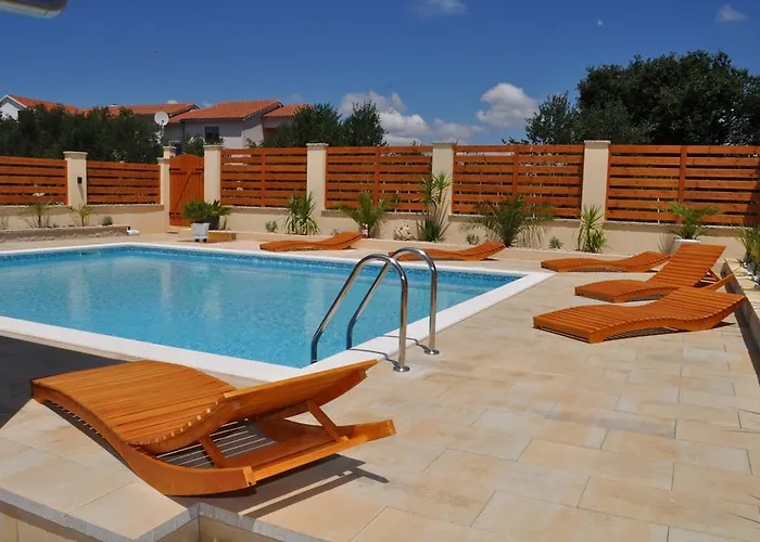 Galeb アパート *